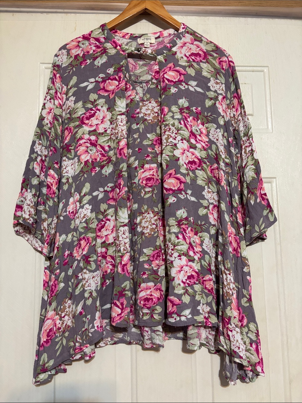Umgee Floral Top- Pink on Gray